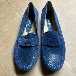 Women’s size 8 vaneli purple loafer